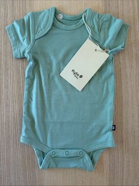 Kyte BABY Sage Green Short Sleeve Onesie 0-3 months